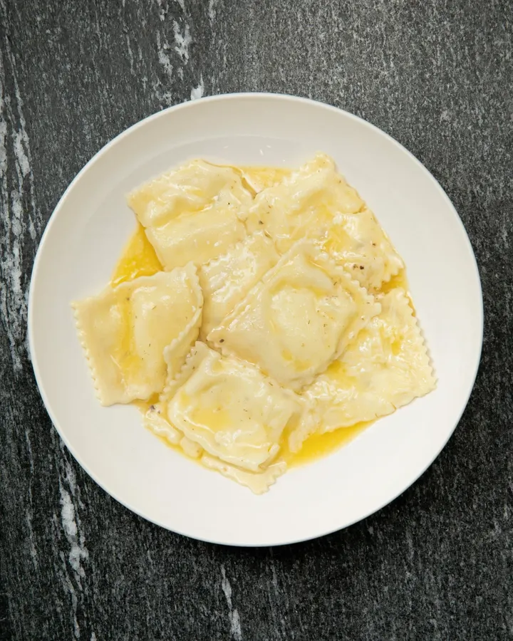 Ravioli Relleno de Ricotta Trufa