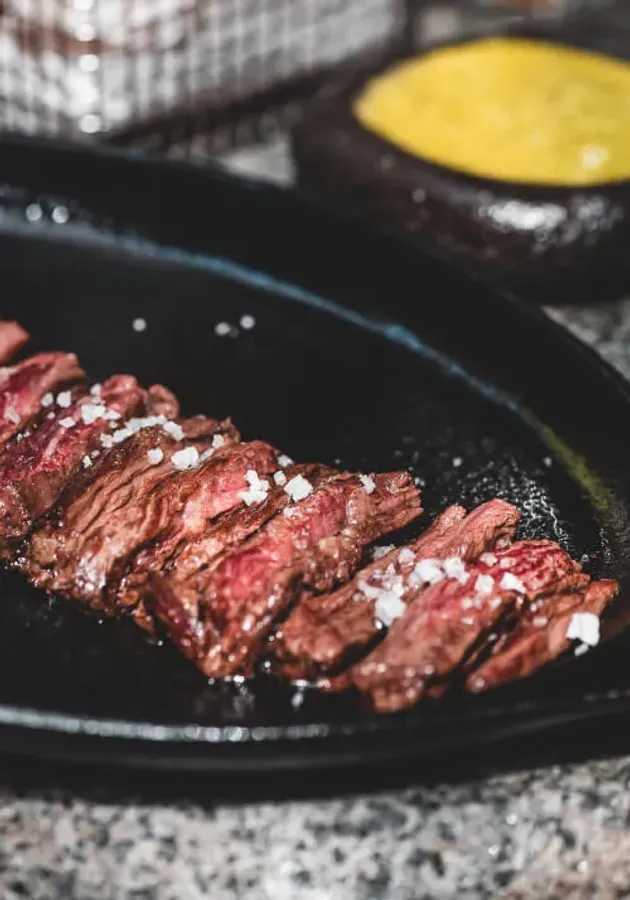 Entraña Asada con Papas Fritas
