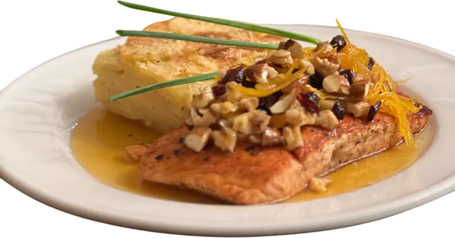 Salmón frutos secos con papa mil hojas
