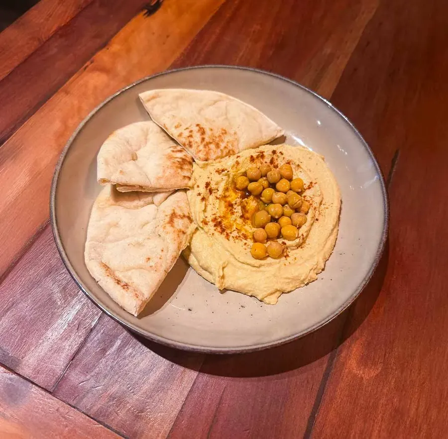 -HUMMUS Y PAN PITA