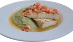 Bacalao con camarones salteados y puré al cilantro 