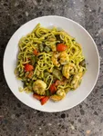 Tagliolini pesto, zucchine , tomate y gambas