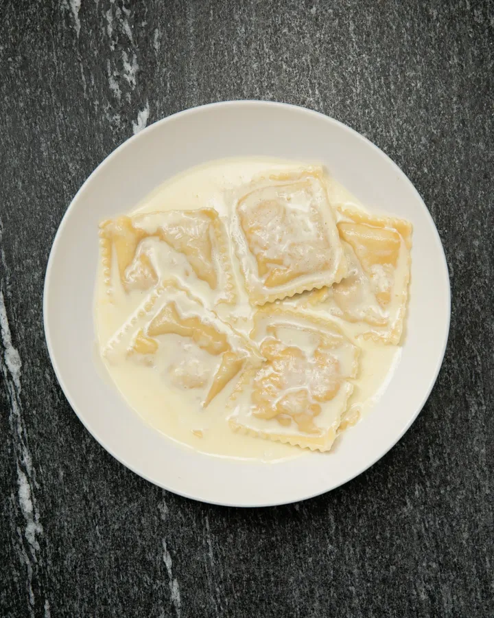 Ravioli di Zucca e Formaggio di Capra Panna e Parmiggiano